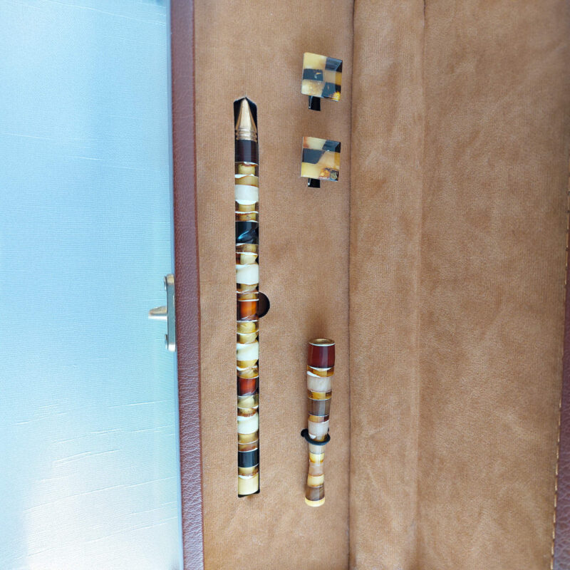 Karışık Renkli Parlak Kehribar Kalem, Kol Düğmesi ve Sigara Ağızlığı Seti