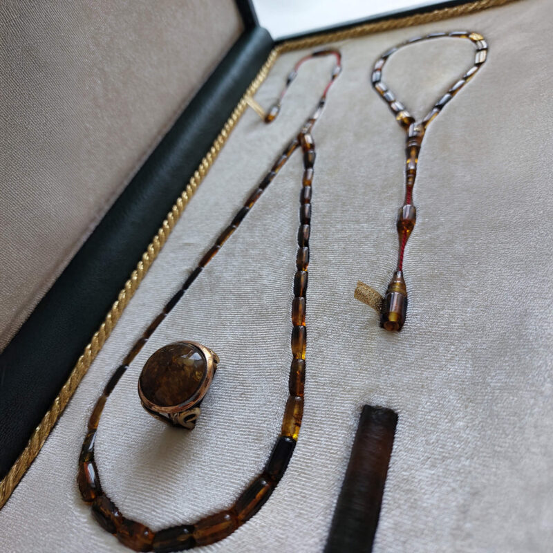 Özel Kesim Fosilli Yeşil Parlak Kehribar Tesbih ve Yüzük Seti 2