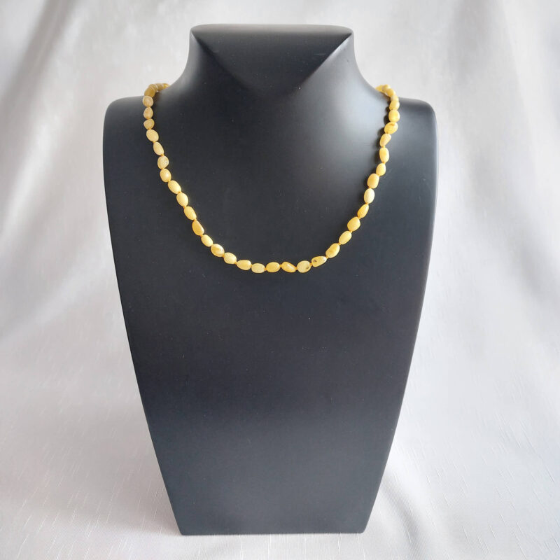 Uzun Kemik Rengi Parlak Yetişkin Kehribar Kolye